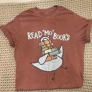 Women’s “Read Mo Books” Pigeon Shirt Small
